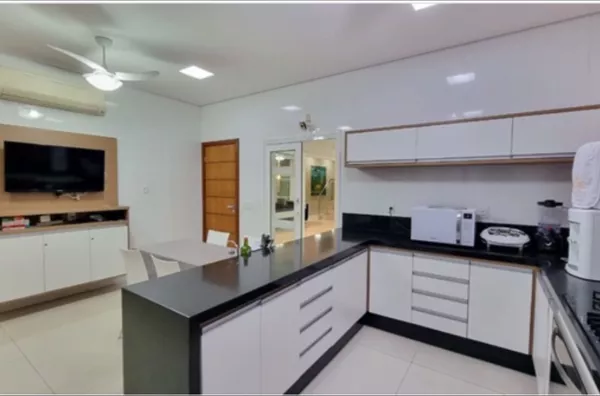 Casa de Alto Padrão com 5 Suítes, Elevador e Piscina com Raia no Florais Cuiabá – Cuiabá/MT