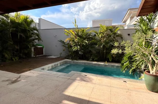 Casa com 3 suítes à venda, 270 m² por R$ 3.300.000,00 - Condomínio Residencial Florais dos Lagos - Cuiabá/MT