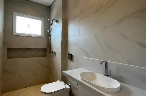 Casa térrea de 349 m² com energia solar e sistema de automação completo, à veda no condomínio Supremo Itália - Cuiabá/MT