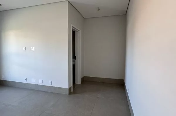 Sobrado de Alto Padrão com 4 Suítes, Piscina e Gourmet no Condomínio Villa Jardim – Cuiabá/MT