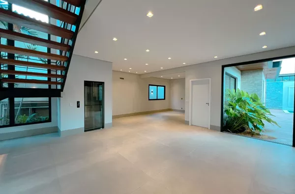 Sobrado Neoclássico com 2 Suítes Master, Gourmet e Rooftop no Florais Itália – Cuiabá/MT