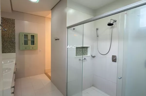 Sobrado de 403 m², com 4 dormitórios, piscina aquecida e living com pé-direito duplo à venda no Condomínio Florais Cuiabá – Cuiabá/MT - Foto 10