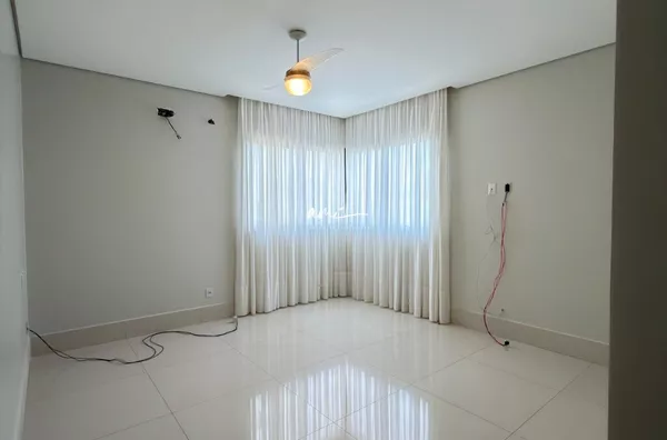 Sobrado de 403 m², com 4 dormitórios, piscina aquecida e living com pé-direito duplo à venda no Condomínio Florais Cuiabá – Cuiabá/MT - Foto 21