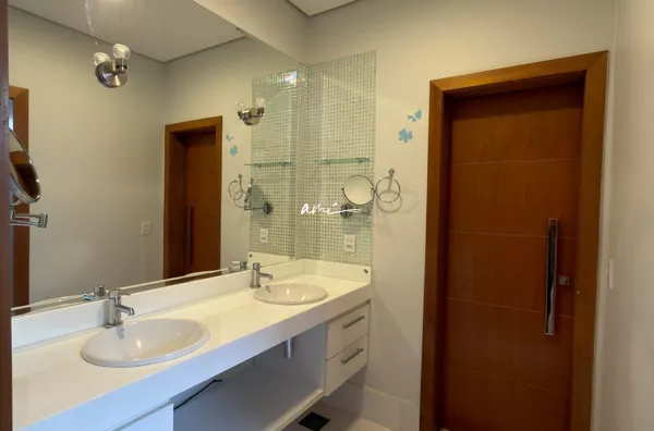 Sobrado de 403 m², com 4 dormitórios, piscina aquecida e living com pé-direito duplo à venda no Condomínio Florais Cuiabá – Cuiabá/MT - Foto 11