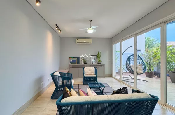 Sobrado de Alto Padrão com 4 Suítes, Piscina e Energia Solar no Florais dos Lagos – Cuiabá/MT
