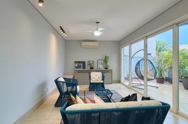 Sobrado de Alto Padrão com 4 Suítes, Piscina e Energia Solar no Florais dos Lagos – Cuiabá/MT