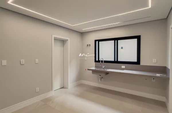 Sobrado de 362 m², com 5 suítes, espaço gourmet com pé-direito duplo e piscina à venda no Florais Itália – Cuiabá/MT