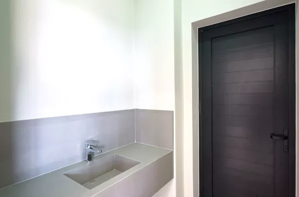 Sobrado de 223 m² com 3 suítes e piscina com hidromassagem à venda no condomínio Brisas – Cuiabá/MT