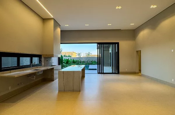 Casa térrea de 385 m² com energia solar e 4 suítes automatizadas à venda no condomínio Supremo Itália – Cuiabá/MT