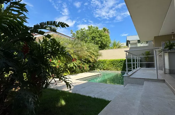Casa de esquina com 439 m², 3 suítes e amplo terreno à venda – Cuiabá/MT