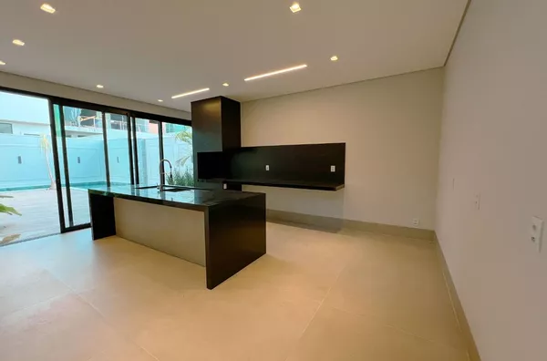 Sobrado Neoclássico com 2 Suítes Master, Gourmet e Rooftop no Florais Itália – Cuiabá/MT
