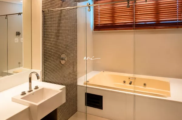 Apartamento de 247 m² com 3 suítes, 4 vagas e banheira dupla à venda no Glam Goiabeiras Luxury Apartments – Cuiabá/MT
