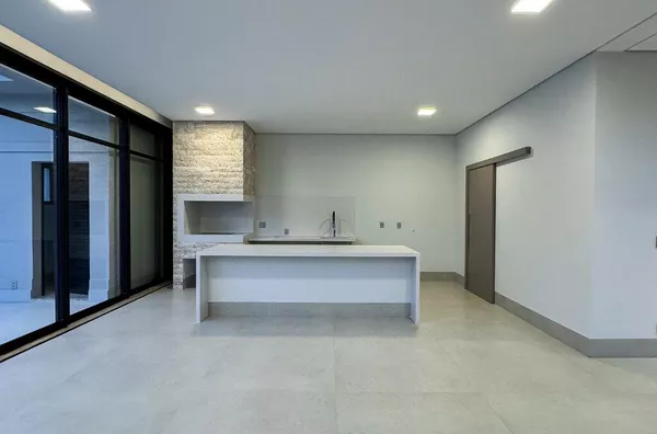 Sobrado de 390 m² com elevador e 3 suítes à venda no condomínio Florais Cuiabá – Cuiabá/MT