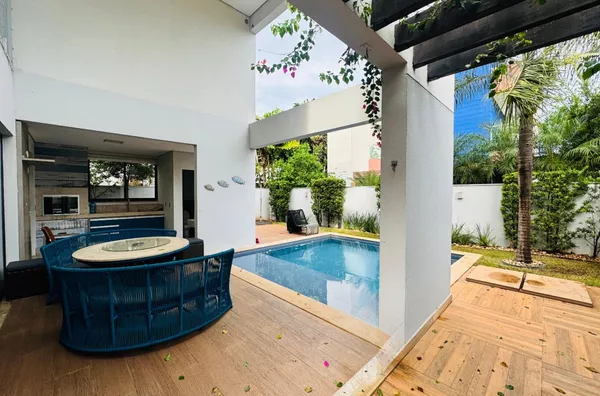 Sobrado de 293 m² com 4 suítes, energia solar e alto padrão à venda no Alphaville 2 – Cuiabá/MT