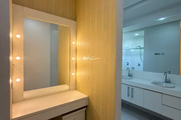 Sobrado de 403 m², com 4 dormitórios, piscina aquecida e living com pé-direito duplo à venda no Condomínio Florais Cuiabá – Cuiabá/MT - Foto 18