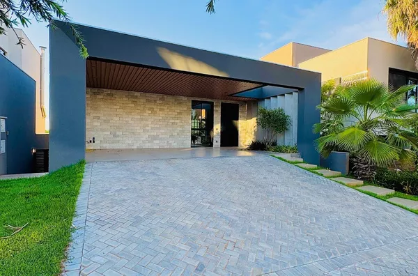 Sobrado de 380 m² com automação completa e 4 suítes à venda no condomínio Villa Jardim – Cuiabá/MT