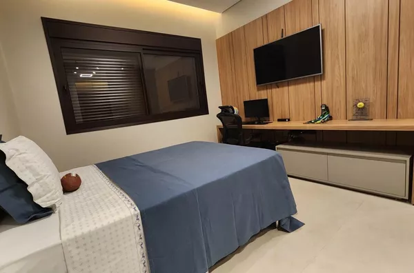 Sobrado de Alto Padrão com 4 Suítes, Piscina Borda Infinita e Automação Completa no Florais dos Lagos – Cuiabá/MT