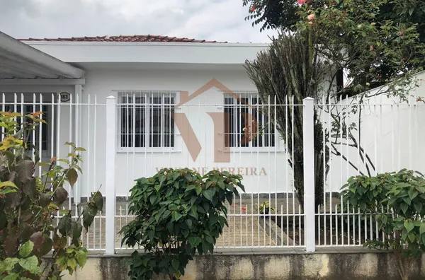 Casa à venda no Condomínio Granja Viana 250m², 3 dorm, 1 suíte, 3 banheiros, quintal com churrasqueira e garagem coberta para 2 carros. - Foto 1