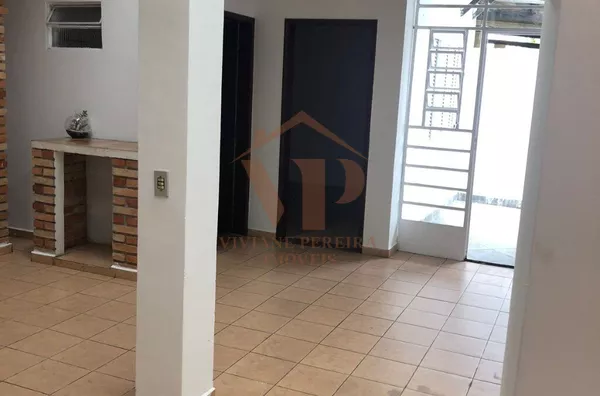Casa à venda no Condomínio Granja Viana 250m², 3 dorm, 1 suíte, 3 banheiros, quintal com churrasqueira e garagem coberta para 2 carros. - Foto 2