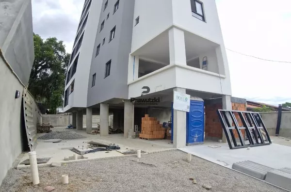 Apartamento no Iririu com elevador