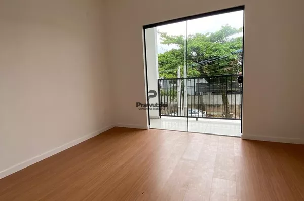 Geminado com 1 suíte + 2quartos - Iririú