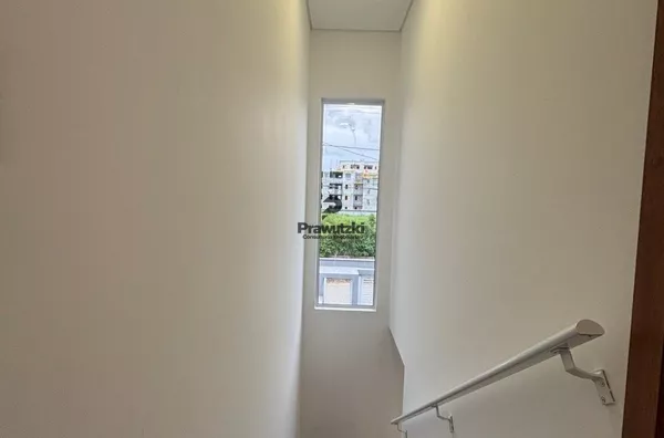Sobrado para venda, 3 quarto(s),  Espinheiros, Joinville