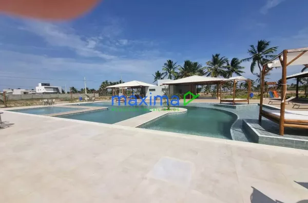 Vende-se Lote no Padang 310m - Foto 2