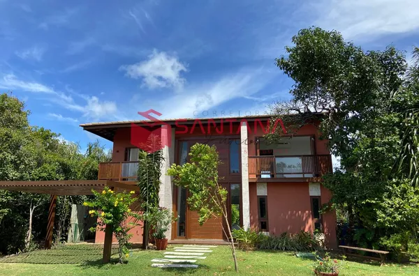 Casa de Alto Padrão na Praia do Forte, 4 Suítes, Energia Solar