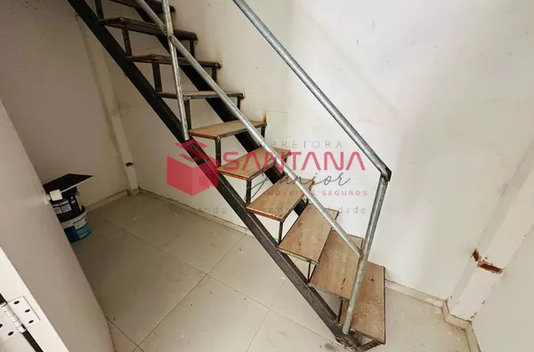 Galpão com Mezanino para Locação em Buraquinho