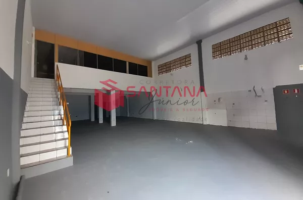 Galpão 270 m² para Locação, Localização Estratégica em Buraquinho