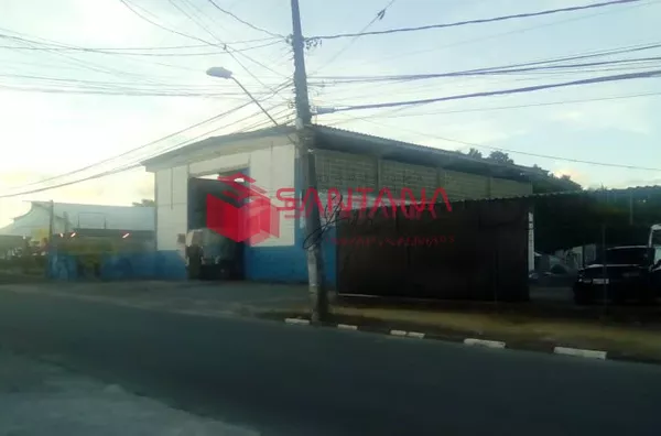 Terreno com galpão em Buraquinho
