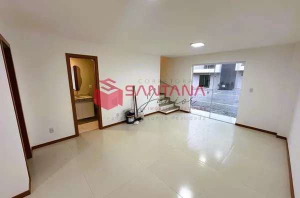 Casa para Alugar em Ipitanga com Armários Planejados