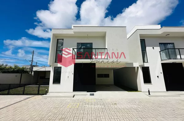 Casa à venda em Buraquinho, 3 suítes em condomínio fechado