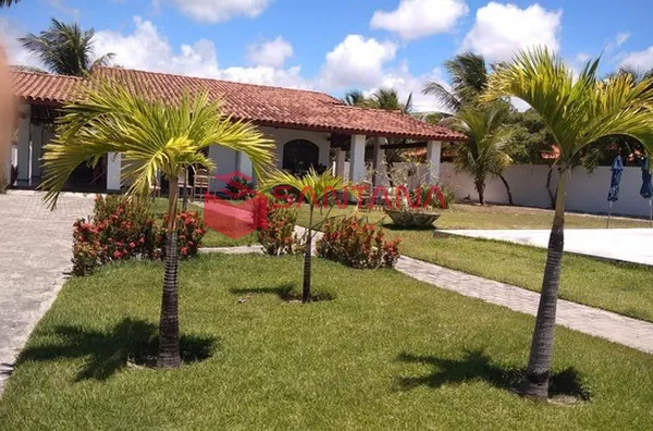Casa com 4/4 em Arembepe