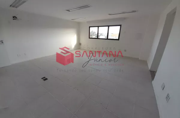 Sala comercial para locação na Avenida Luís Tarquínio