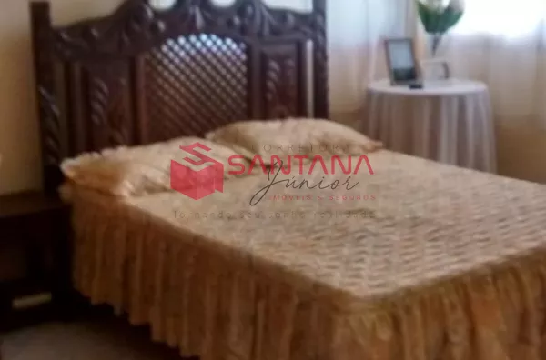 Casa com 3/4 à venda em condomínio fechado