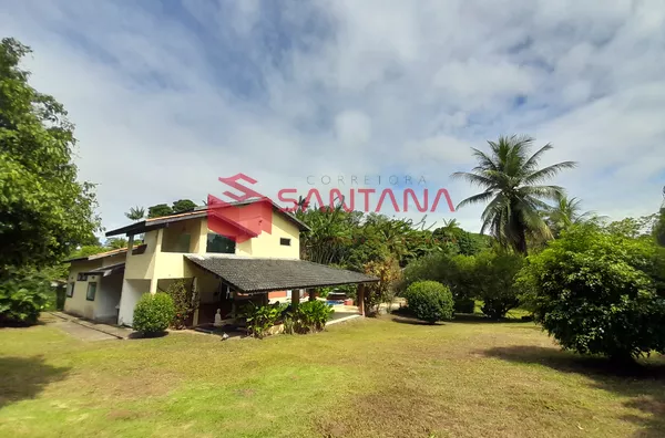 Casa com duplo terreno no Águas Finas