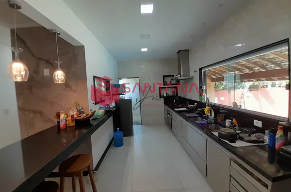 Casa com duplo terreno no Águas Finas