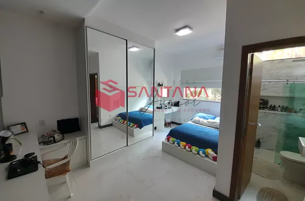 Casa com duplo terreno no Águas Finas