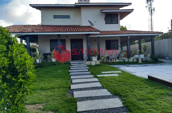 Casa com 3/4 à venda em condomínio fechado