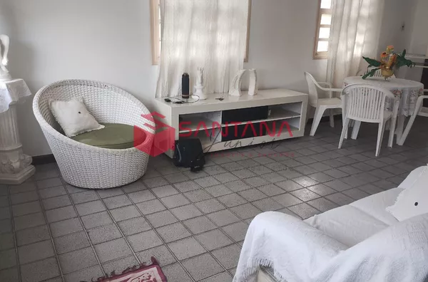 Casa com 2 quartos e ampla área externa em Arembepe