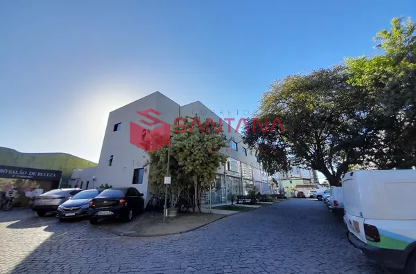 Loja com mezanino, em empresarial bem localizado em Lauro de Freitas