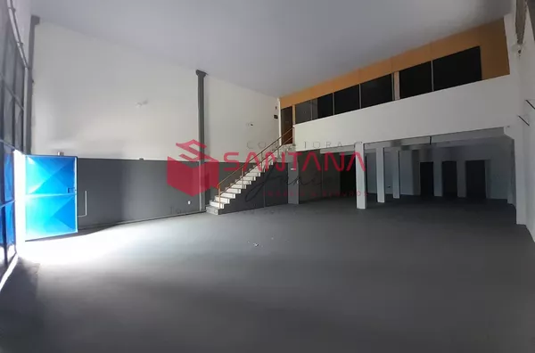 Galpão 270 m² para Locação, Localização Estratégica em Buraquinho