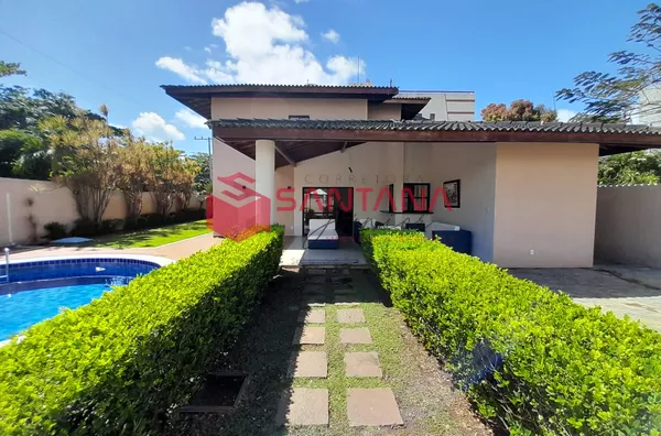 Casa com 5/4 em condomínio no Miragem