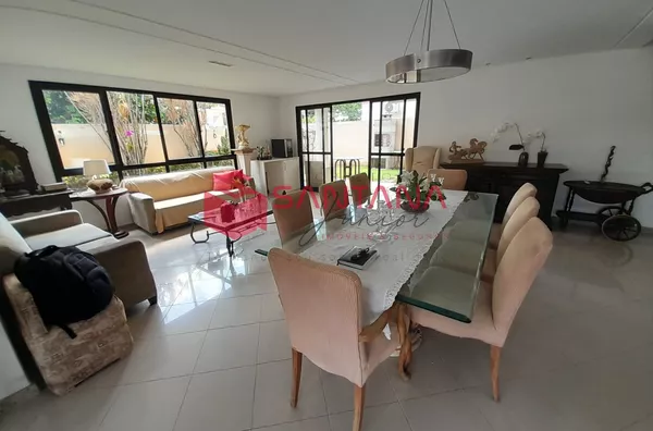 Casa com 5/4 em condomínio no Miragem