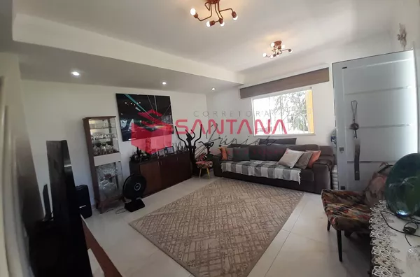 Casa com 5 suítes e energia solar à venda
