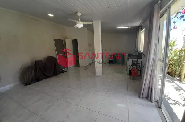Casa com 5 suítes e energia solar à venda