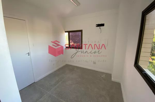 Sala Comercial 55 m², Próximo à Estrada do Coco