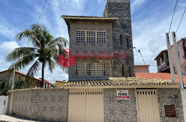Casa com 2 quartos e ampla área externa em Arembepe