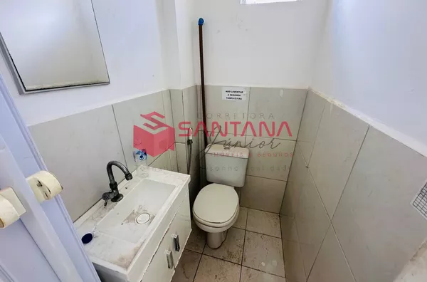 Galpão com Mezanino para Locação em Buraquinho
